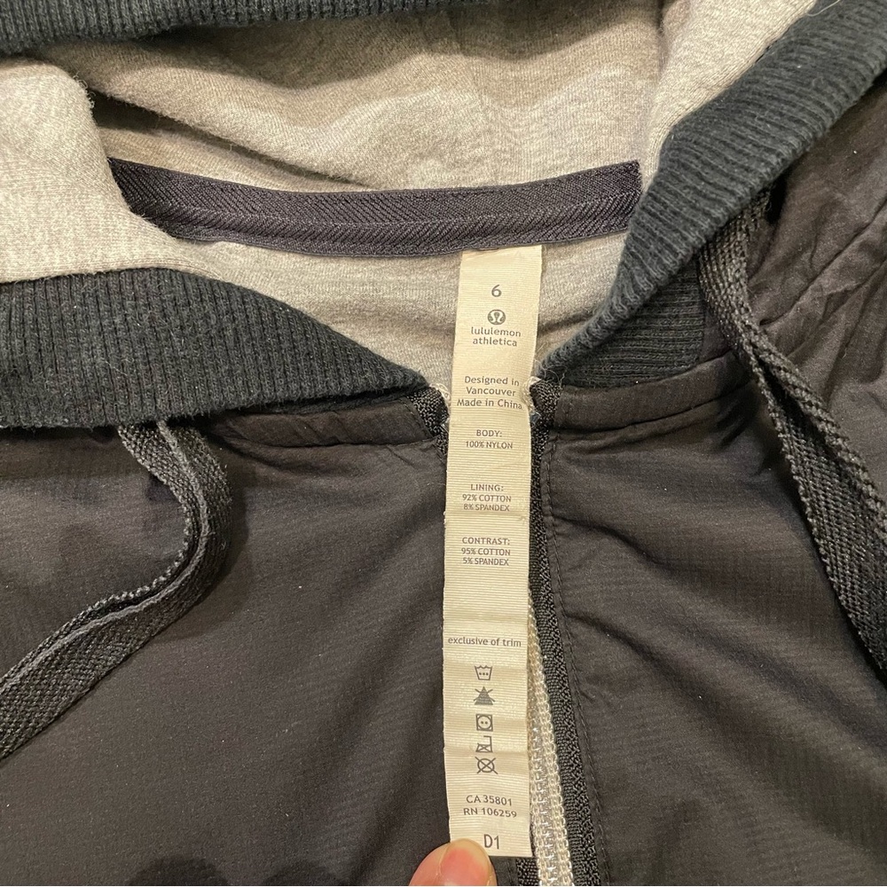 Lululemon Swell Reversible Hooded Jacket Black Gray Women's Size 6 - Picture 5 of 7